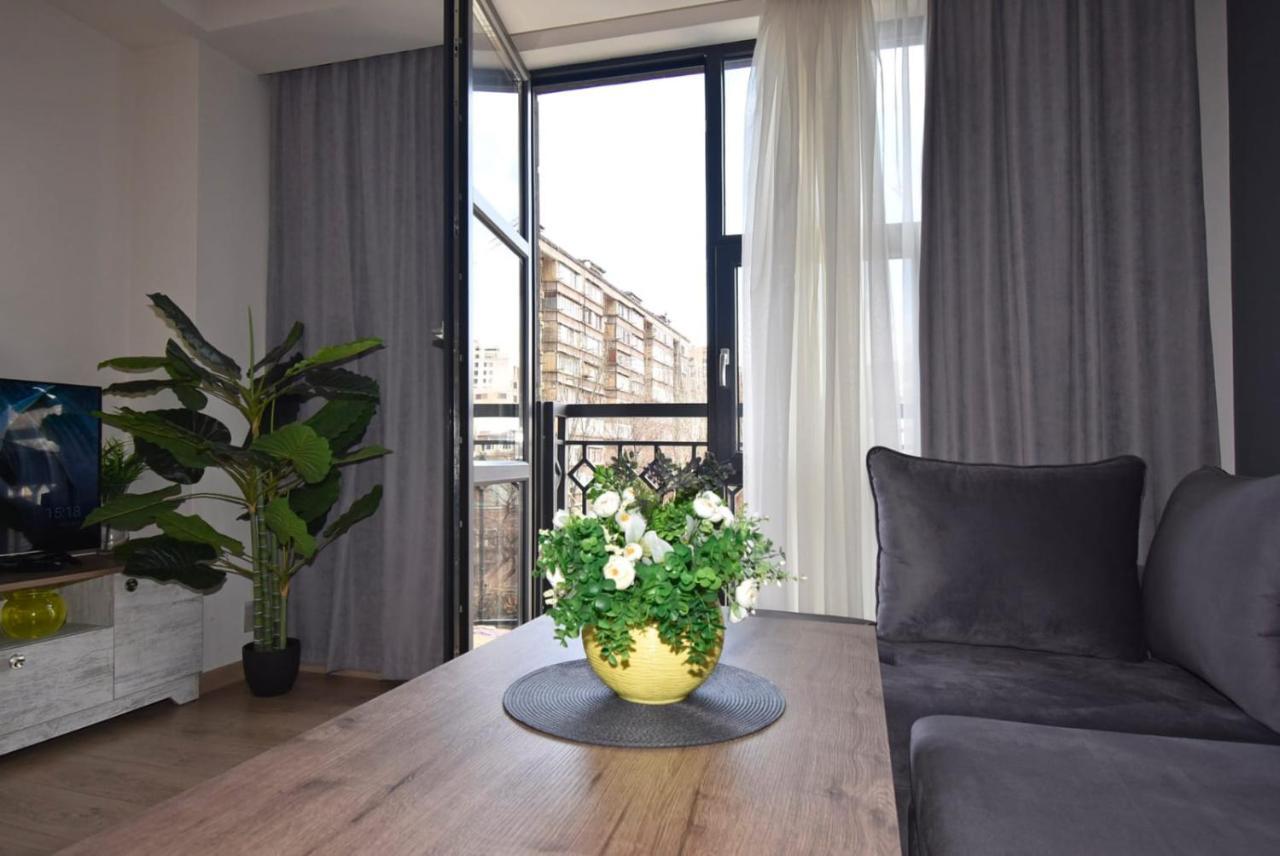 Home4You City Center Apartments Jerevan Buitenkant foto