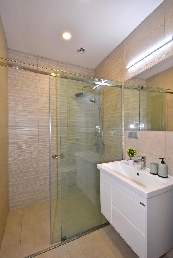 Home4You City Center Apartments Jerevan Buitenkant foto