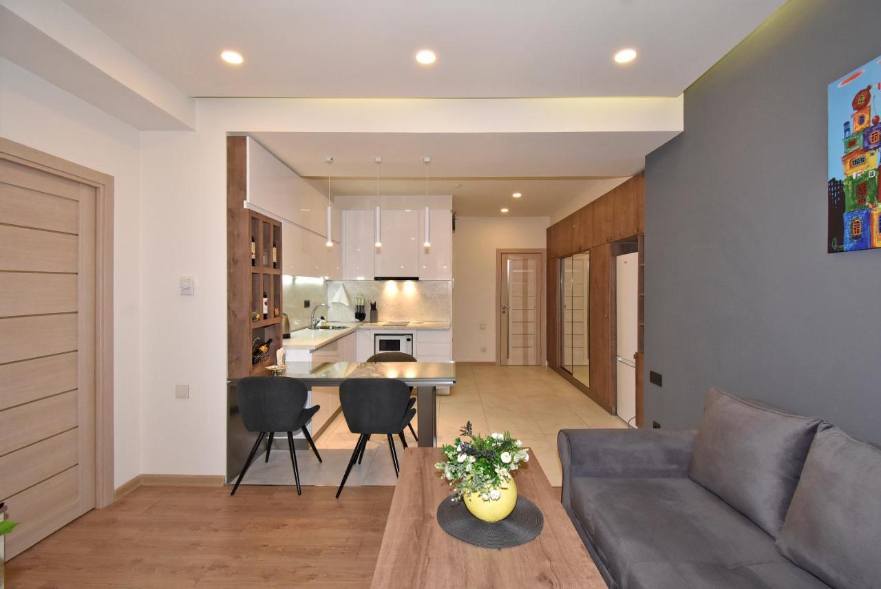 Home4You City Center Apartments Jerevan Buitenkant foto