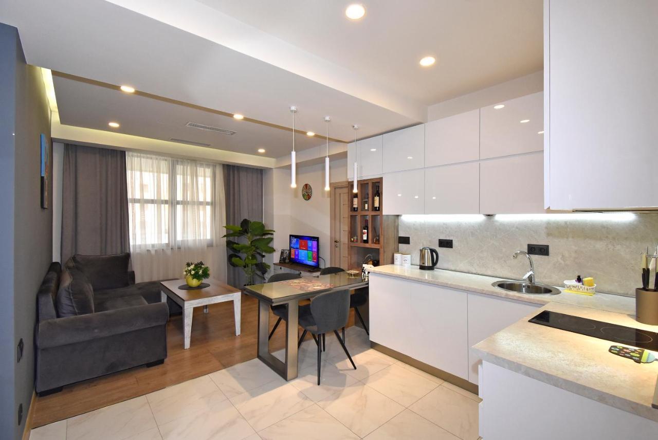 Home4You City Center Apartments Jerevan Buitenkant foto