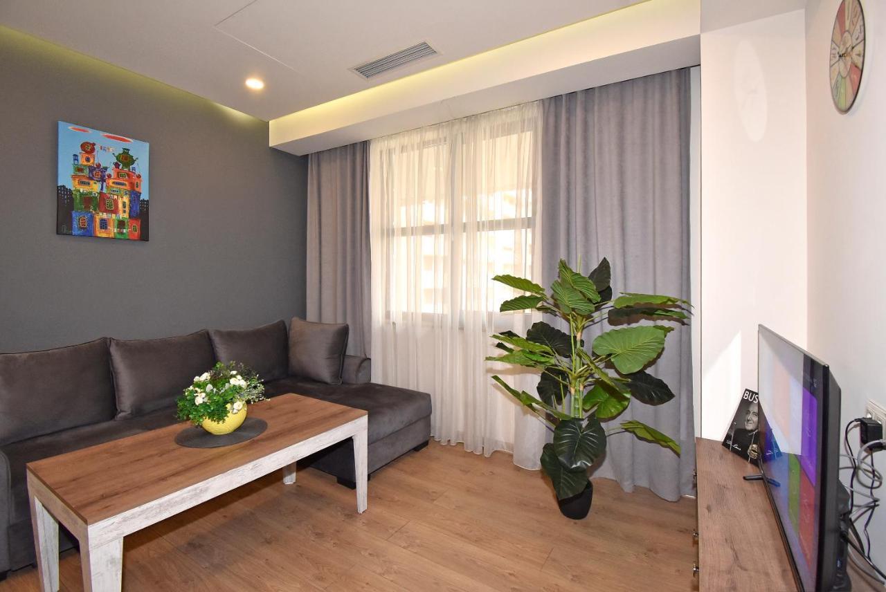 Home4You City Center Apartments Jerevan Buitenkant foto