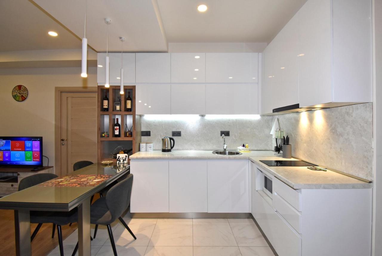 Home4You City Center Apartments Jerevan Buitenkant foto